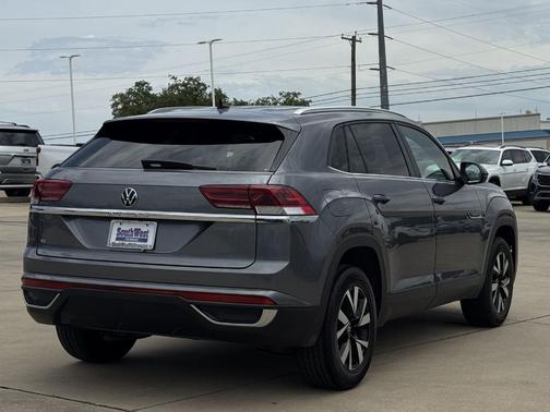 Platinum Gray Metallic 2023 Volkswagen Atlas Cross Sport 2.0T SE