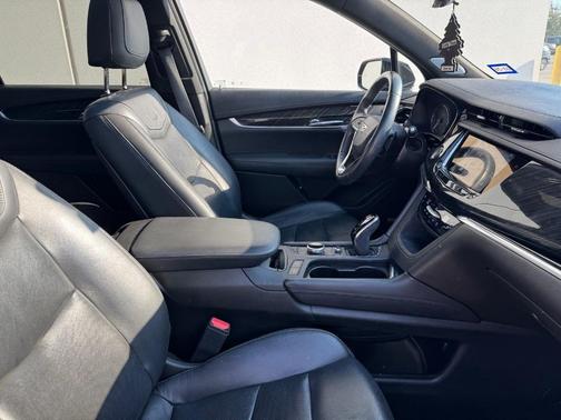 2022 Cadillac XT6 Premium Luxury FWD