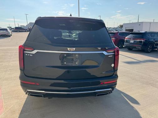 2022 Cadillac XT6 Premium Luxury FWD