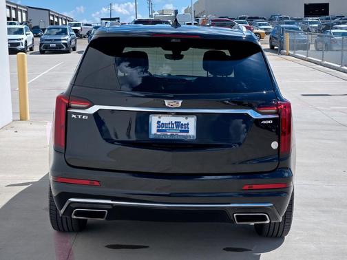 2022 Cadillac XT6 Premium Luxury FWD