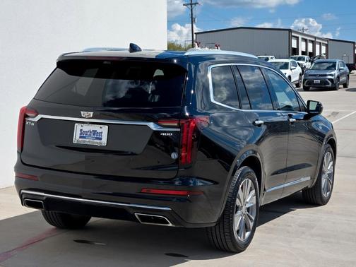 2022 Cadillac XT6 Premium Luxury FWD