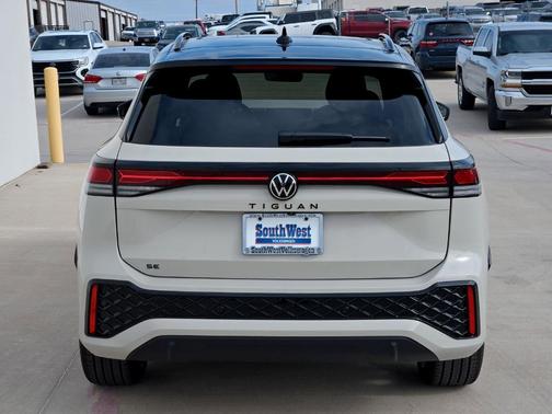 2026 Volkswagen Tiguan 2.0T SE R-Line Black