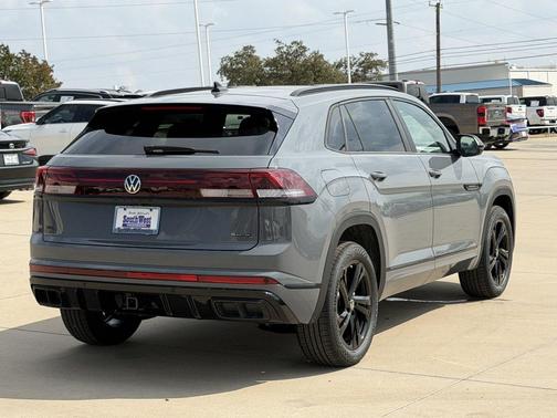 Pure Gray 2026 Volkswagen Atlas Cross Sport 2.0T SEL
