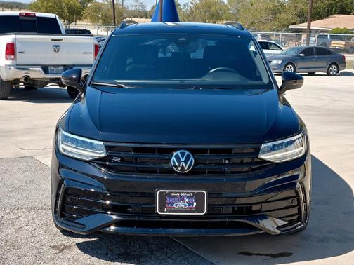 2024 Volkswagen Tiguan 2.0T SE R-Line Black