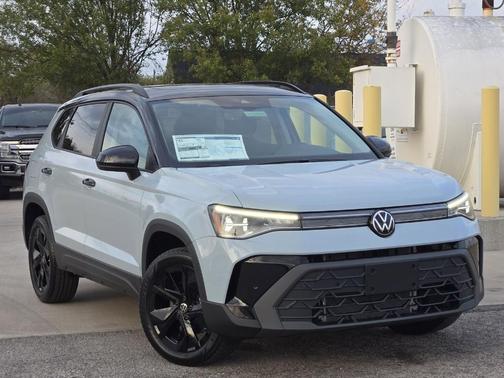 2026 Volkswagen Taos 1.5T SE Black