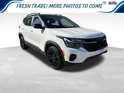 Clear White / Black Roof 2024 Kia Seltos X-Line