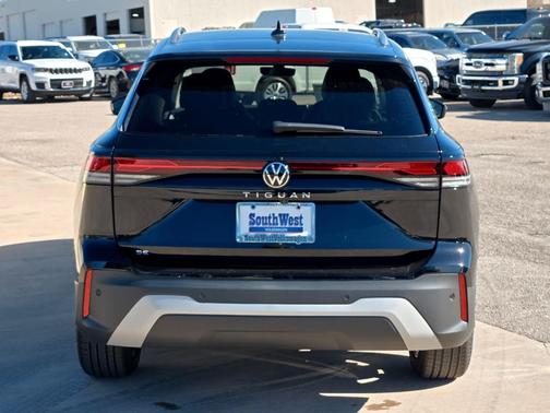 2026 Volkswagen Tiguan 2.0T SE