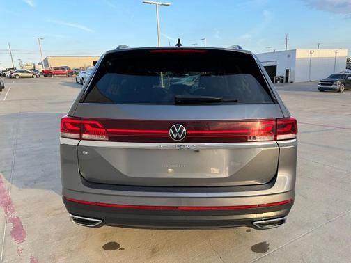 2024 Volkswagen Atlas 2.0T SE