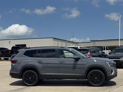Pure Gray 2026 Volkswagen Atlas 2.0T SE w/Technology