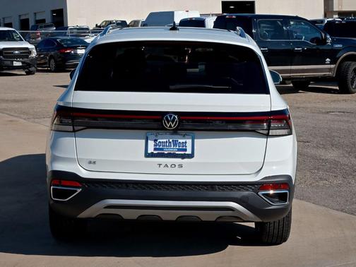 2025 Volkswagen Taos 1.5T SE