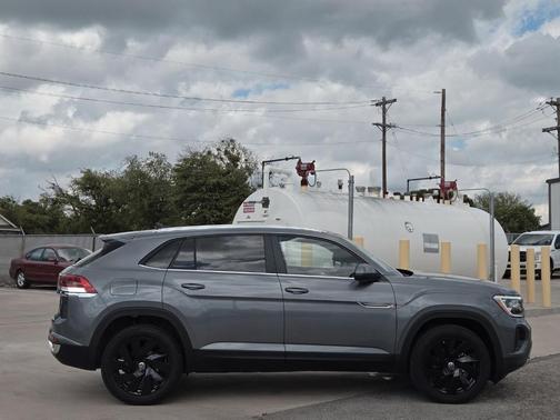 2025 Volkswagen Atlas Cross Sport 2.0T SE w/Technology