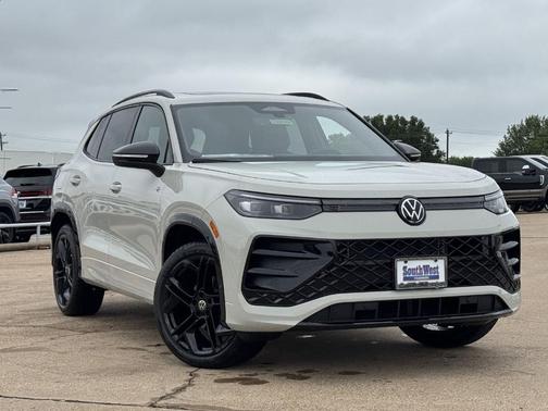 Sandstone 2026 Volkswagen Tiguan 2.0T SE R-Line Black