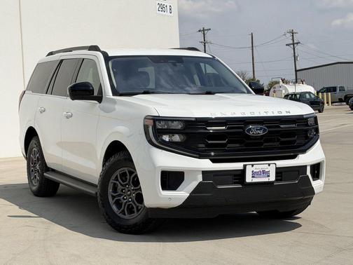 Star White Metallic Tri-Coat 2025 Ford Expedition Active