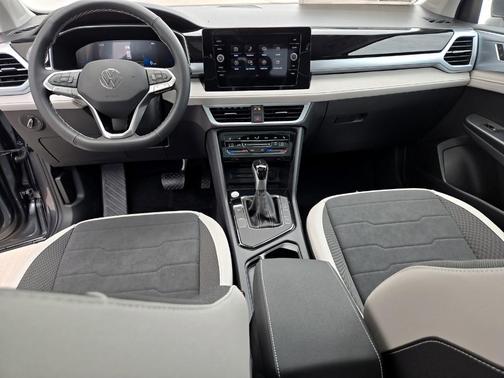 2025 Volkswagen Taos 1.5T SE