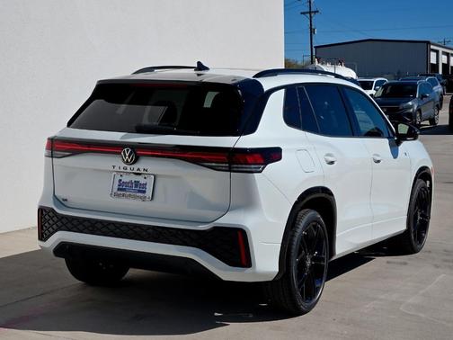2025 Volkswagen Tiguan 2.0T SE R-Line Black