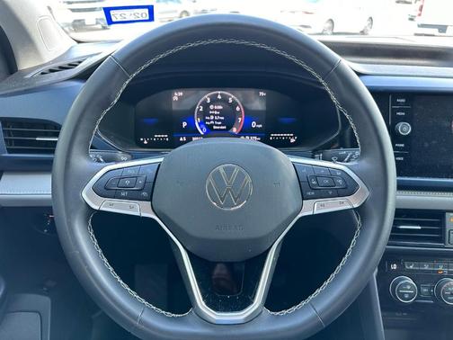 Deep Black Pearl Effect 2024 Volkswagen Taos 1.5T SE