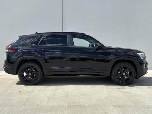 2025 Volkswagen Atlas Cross Sport 2.0T SEL R-Line Black