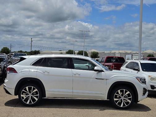 2025 Volkswagen Atlas Cross Sport 2.0T SEL Premium R-Line