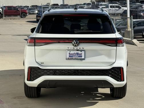 2026 Volkswagen Tiguan 2.0T SE R-Line Black