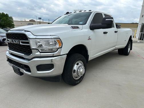 Bright White Clearcoat 2024 RAM 3500 Tradesman