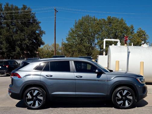 2025 Volkswagen Atlas Cross Sport 2.0T SE w/Technology