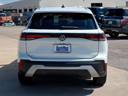 2025 Volkswagen Tiguan 2.0T SE