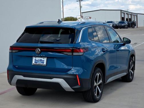 2025 Volkswagen Tiguan 2.0T SE