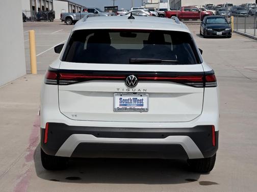 2025 Volkswagen Tiguan 2.0T SE