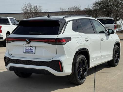 2026 Volkswagen Tiguan 2.0T SE R-Line Black