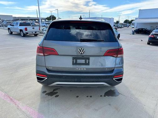 Platinum Gray Metallic 2023 Volkswagen Taos 1.5T SE