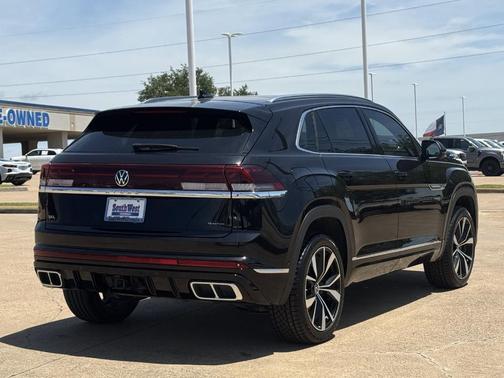 Deep Black Pearl Effect 2024 Volkswagen Atlas Cross Sport 2.0T SEL Premium R-Line