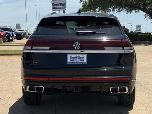 Deep Black Pearl Effect 2024 Volkswagen Atlas Cross Sport 2.0T SEL Premium R-Line
