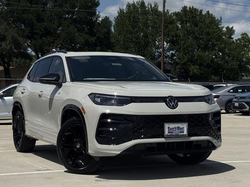 Sandstone 2026 Volkswagen Tiguan 2.0T SE R-Line Black