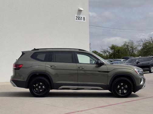 Avocado Green Pearl 2026 Volkswagen Atlas 2.0T Peak Edition