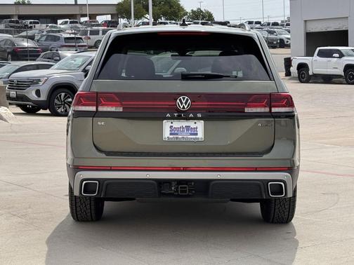 Avocado Green Pearl 2026 Volkswagen Atlas 2.0T Peak Edition
