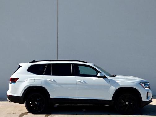 2025 Volkswagen Atlas 2.0T SE