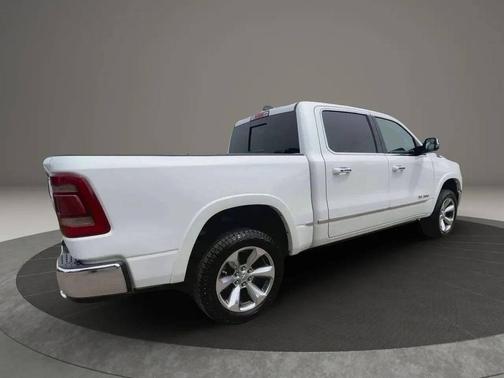 Ivory White Tri-Coat Pearlcoat 2021 RAM 1500 Limited