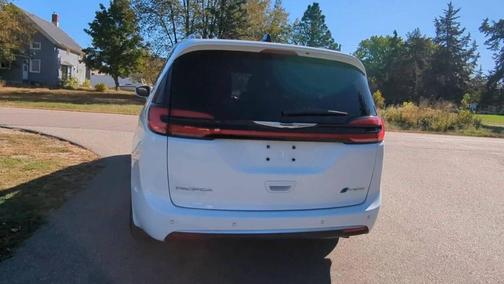 2024 Chrysler Pacifica L