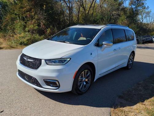 2024 Chrysler Pacifica L