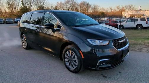 2023 Chrysler Pacifica Hybrid Touring L