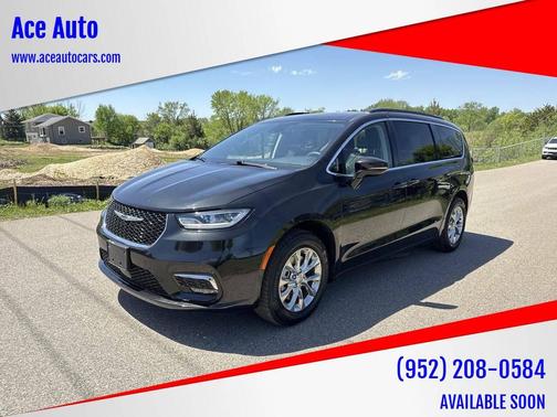 Brilliant Black Crystal Pearlcoat 2022 Chrysler Pacifica Touring L