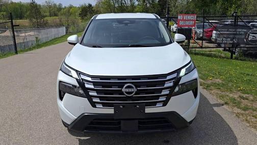 Everest White Pearl 2024 Nissan Rogue SV