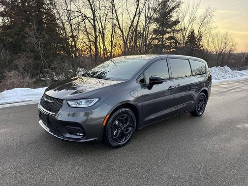 2023 Chrysler Pacifica Hybrid Limited