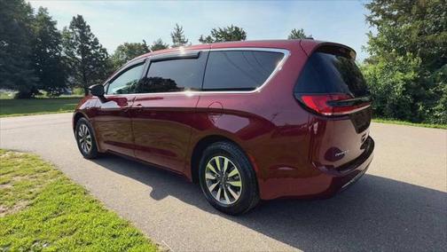 2023 Chrysler Pacifica Hybrid Touring L