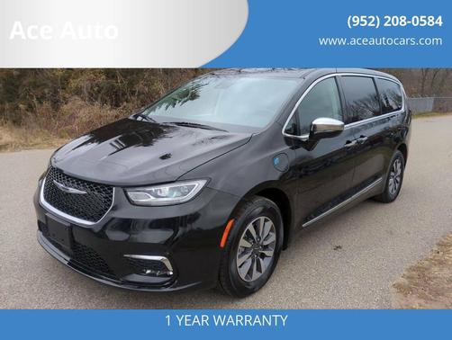 Brilliant Black Crystal Pearlcoat 2023 Chrysler Pacifica Hybrid Limited