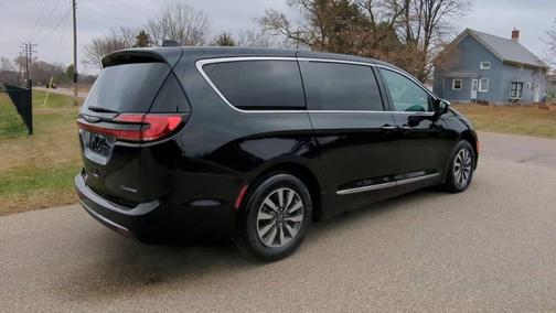 2023 Chrysler Pacifica Hybrid Limited