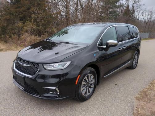 2023 Chrysler Pacifica Hybrid Limited