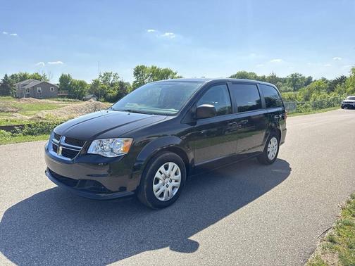 Black Onyx Crystal Pearlcoat 2018 Dodge Grand Caravan SE