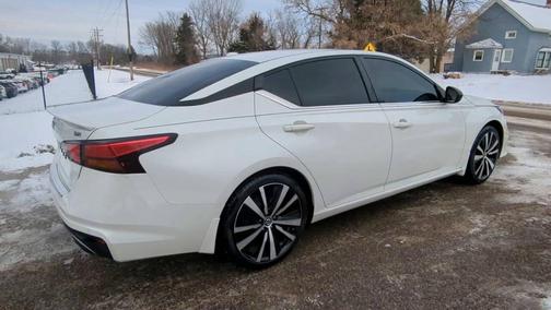 2022 Nissan Altima SR FWD