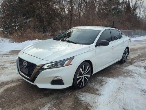 2022 Nissan Altima SR FWD